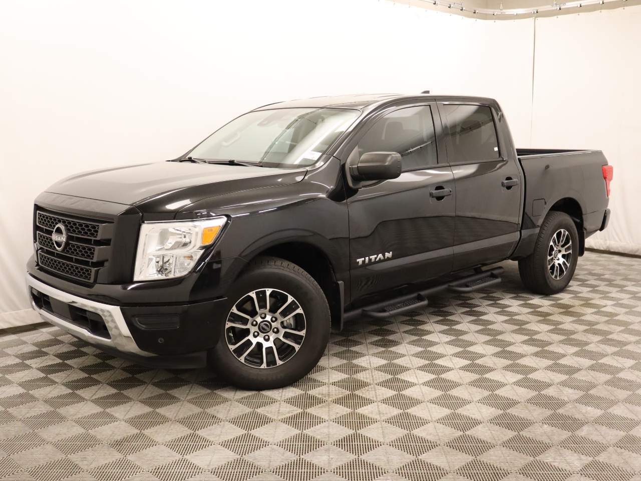 2024 Nissan Titan SV Crew Cab