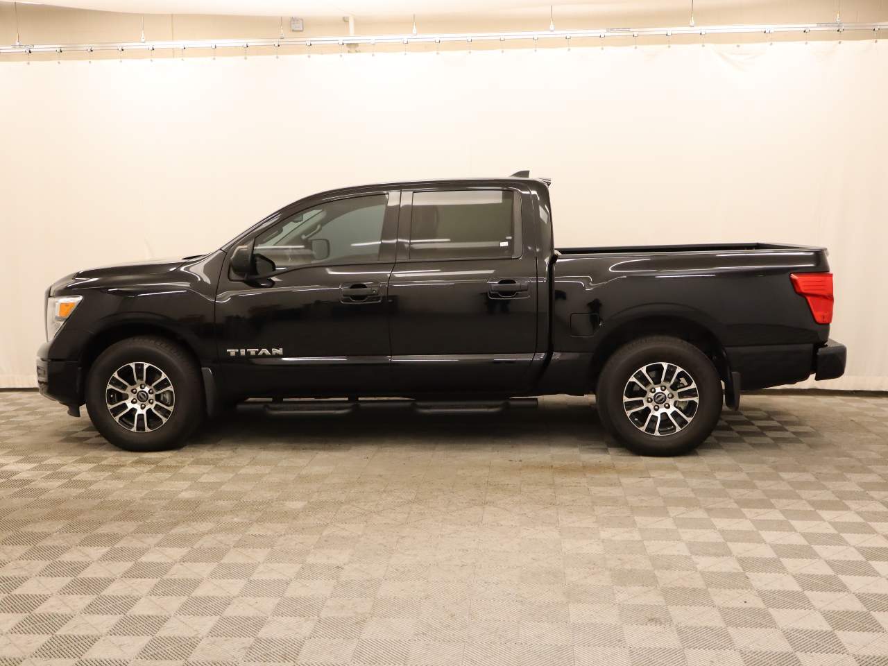 2024 Nissan Titan SV Crew Cab