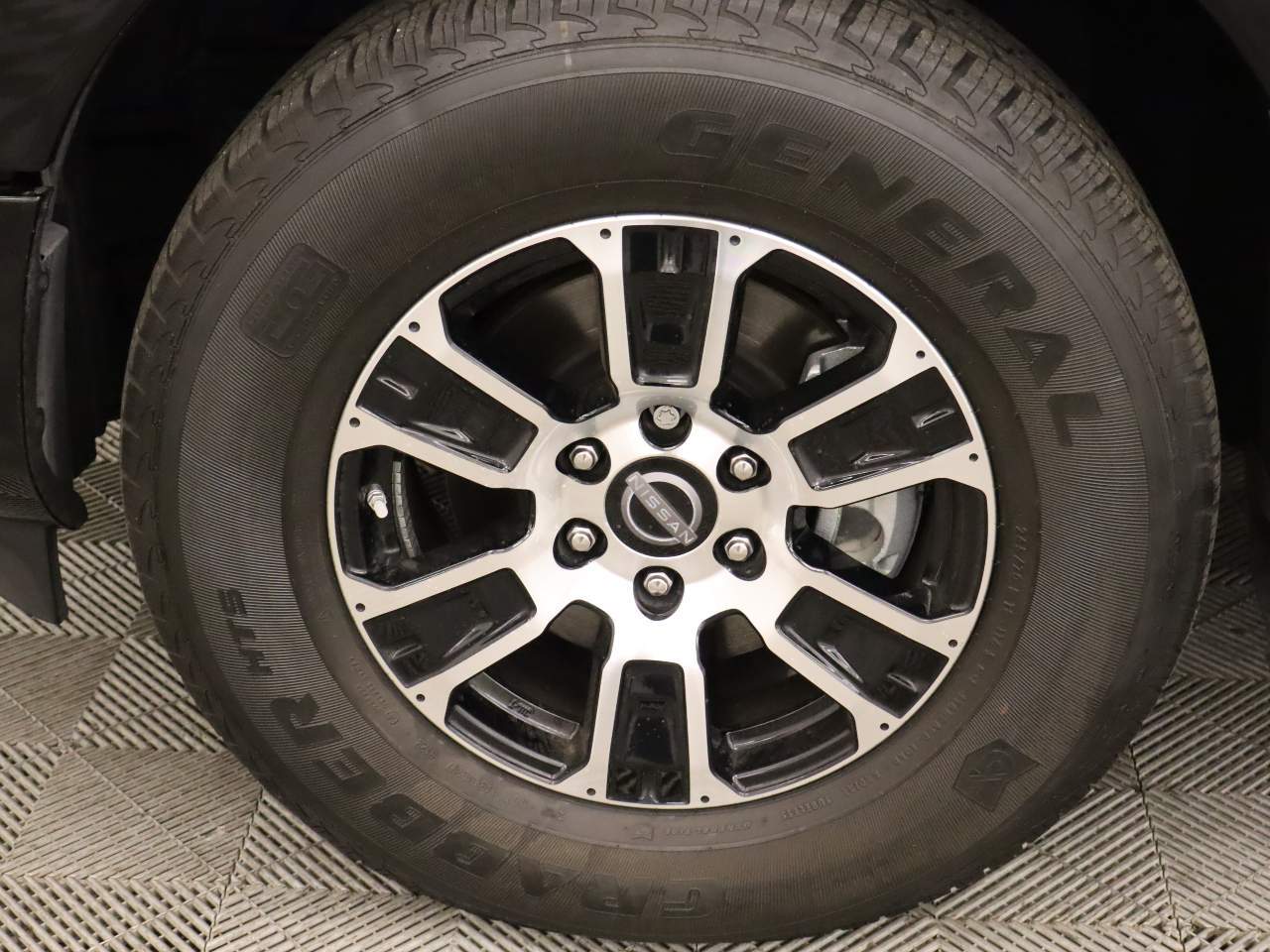 2024 Nissan Titan SV - Photo 6