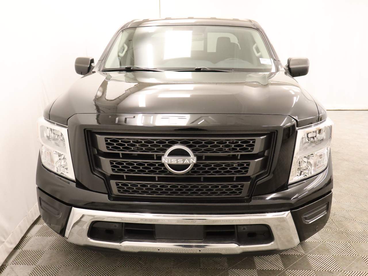 2024 Nissan Titan SV - Photo 4