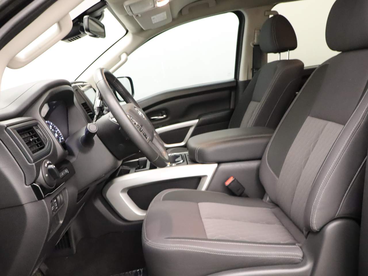 2024 Nissan Titan SV - Photo 12