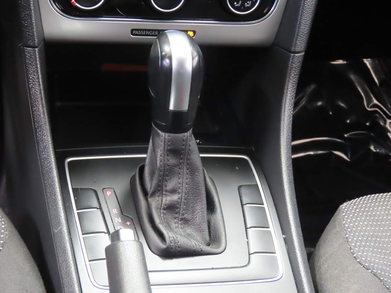 2018 Volkswagen Passat S - Photo 9