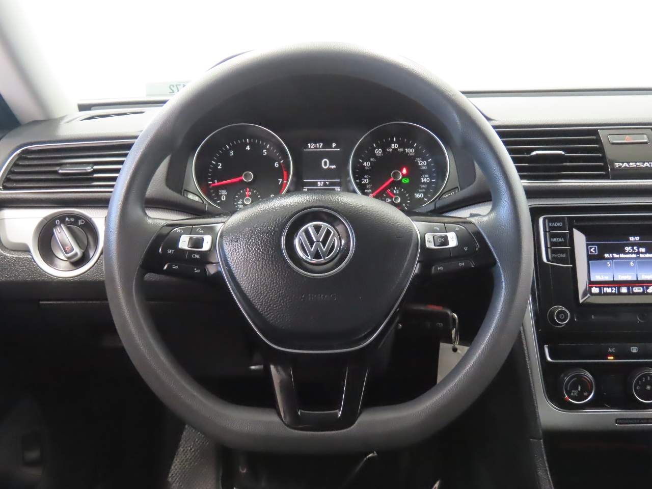 2018 Volkswagen Passat S - Photo 12