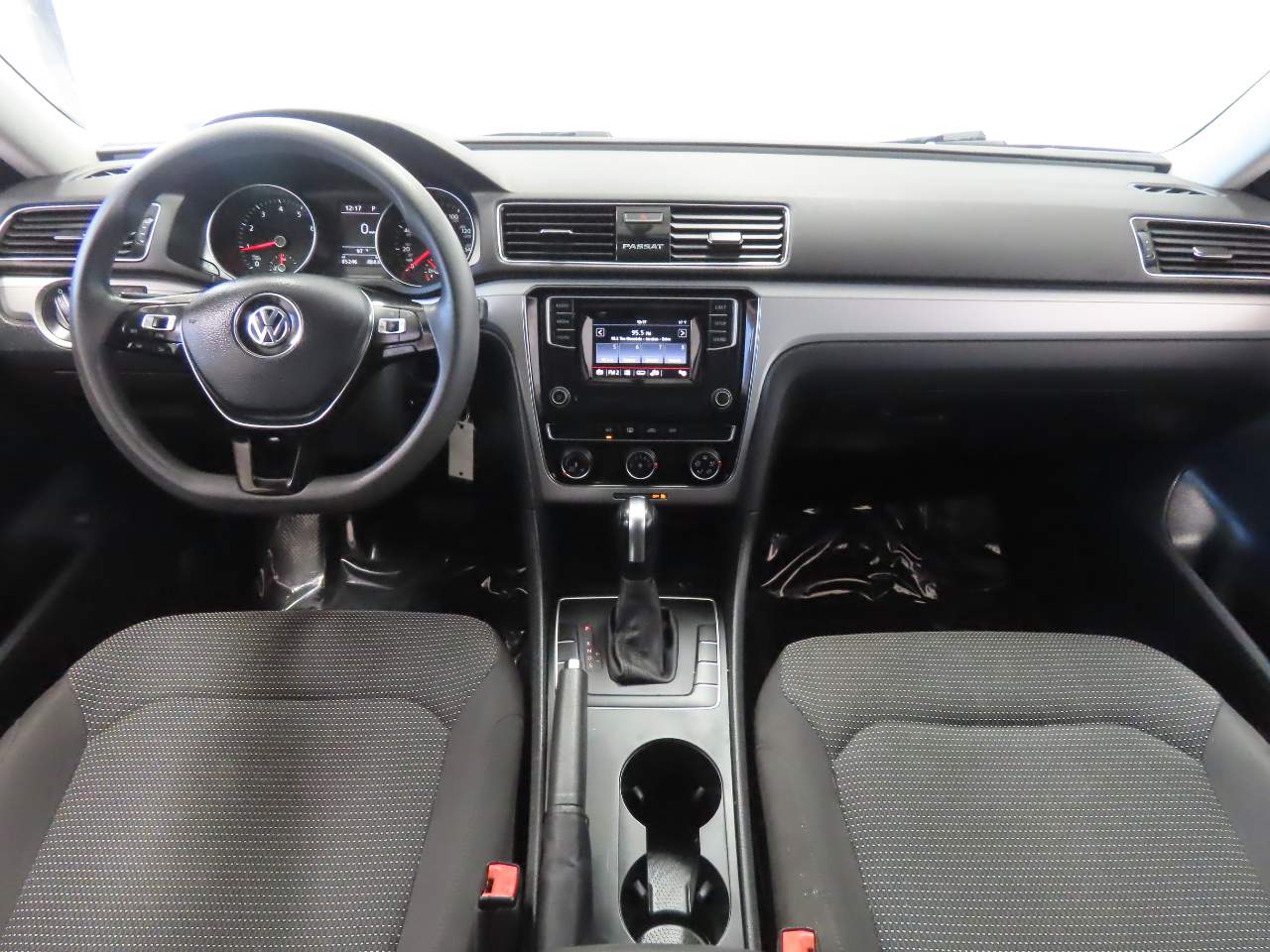 2018 Volkswagen Passat S - Photo 13