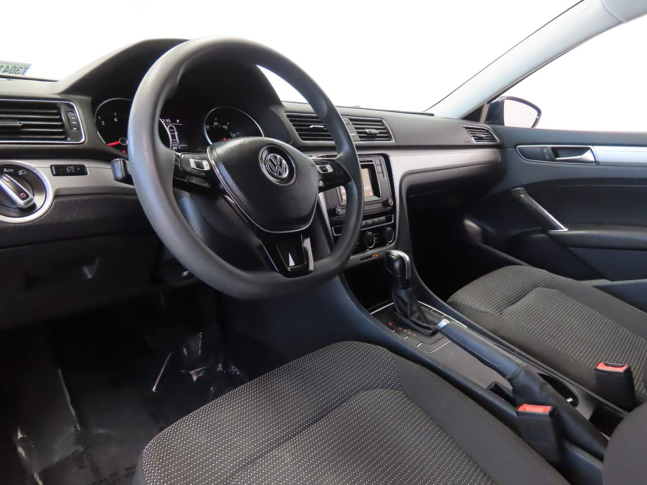 2018 Volkswagen Passat S - Photo 14