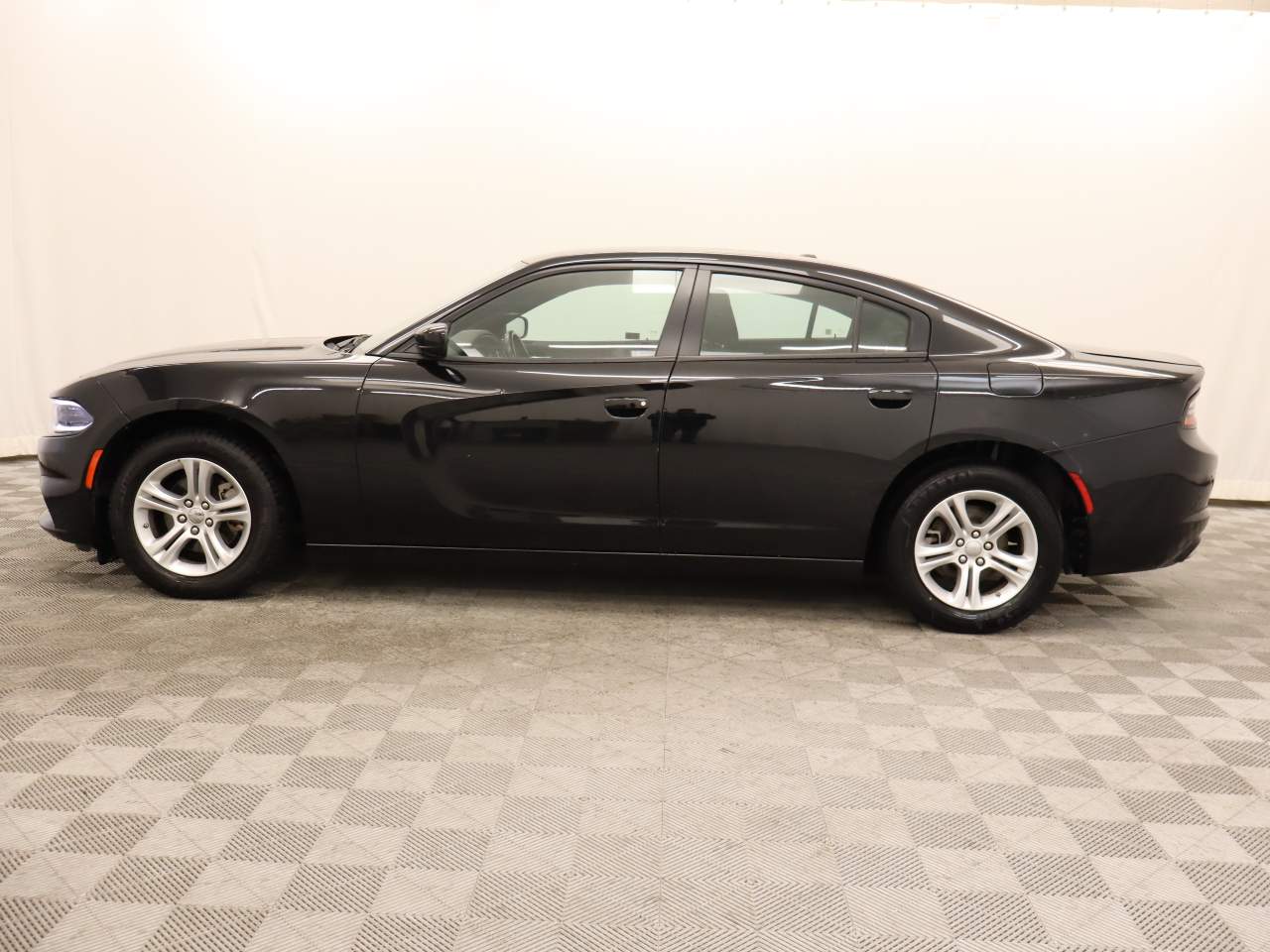 Used 2022 Dodge Charger SXT with VIN 2C3CDXBG7NH251495 for sale in Scottsdale, AZ