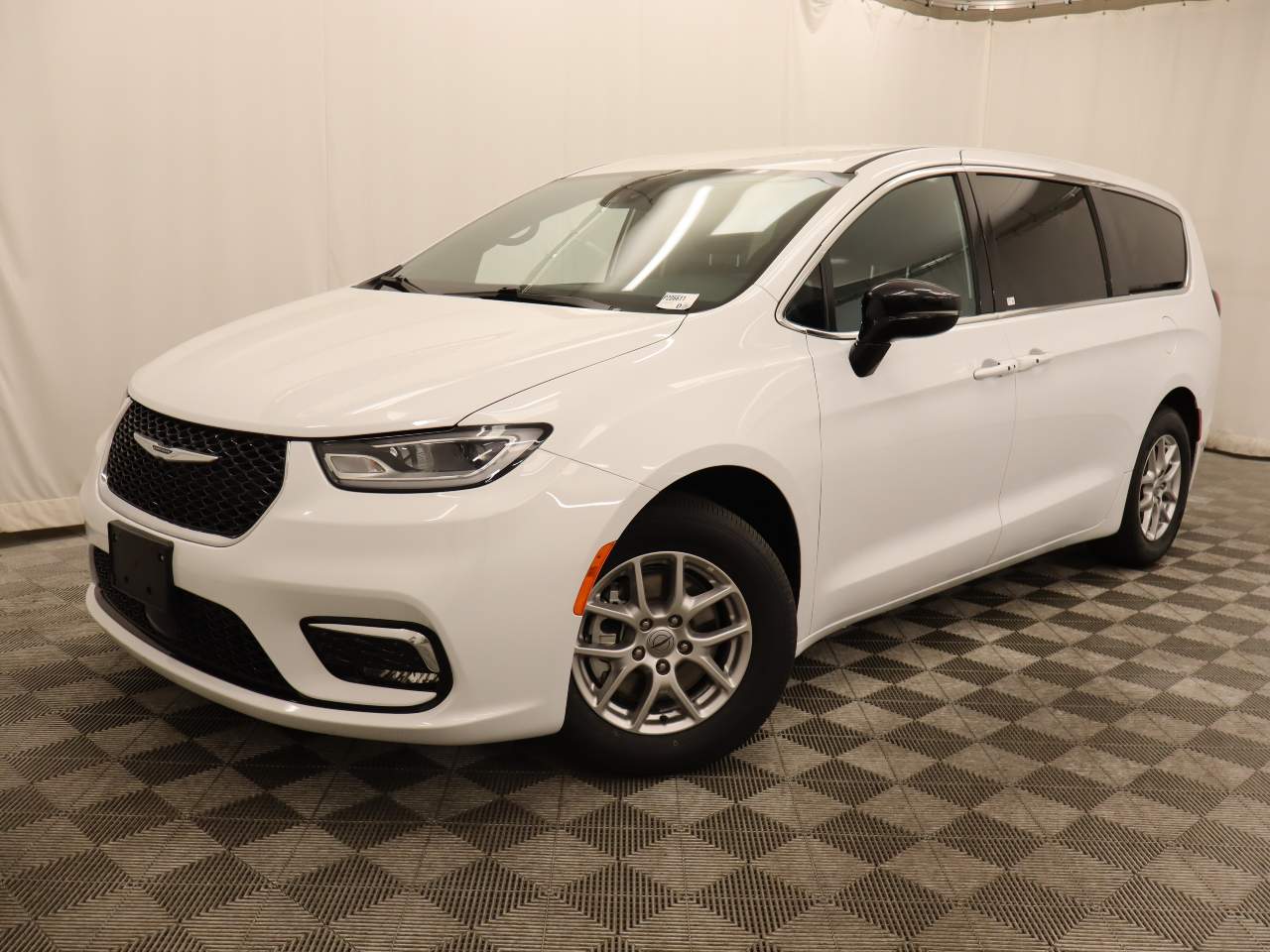 2025 Chrysler Pacifica Select's photo