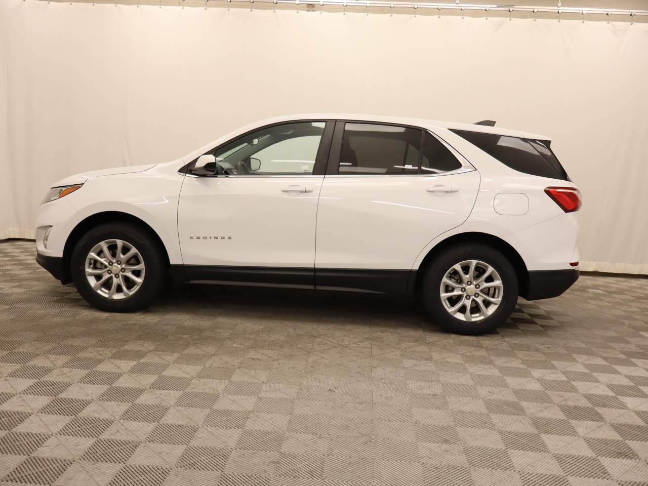 2021 Chevrolet Equinox LT photo 3