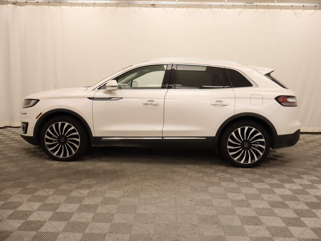 2019 Lincoln Nautilus Black Label