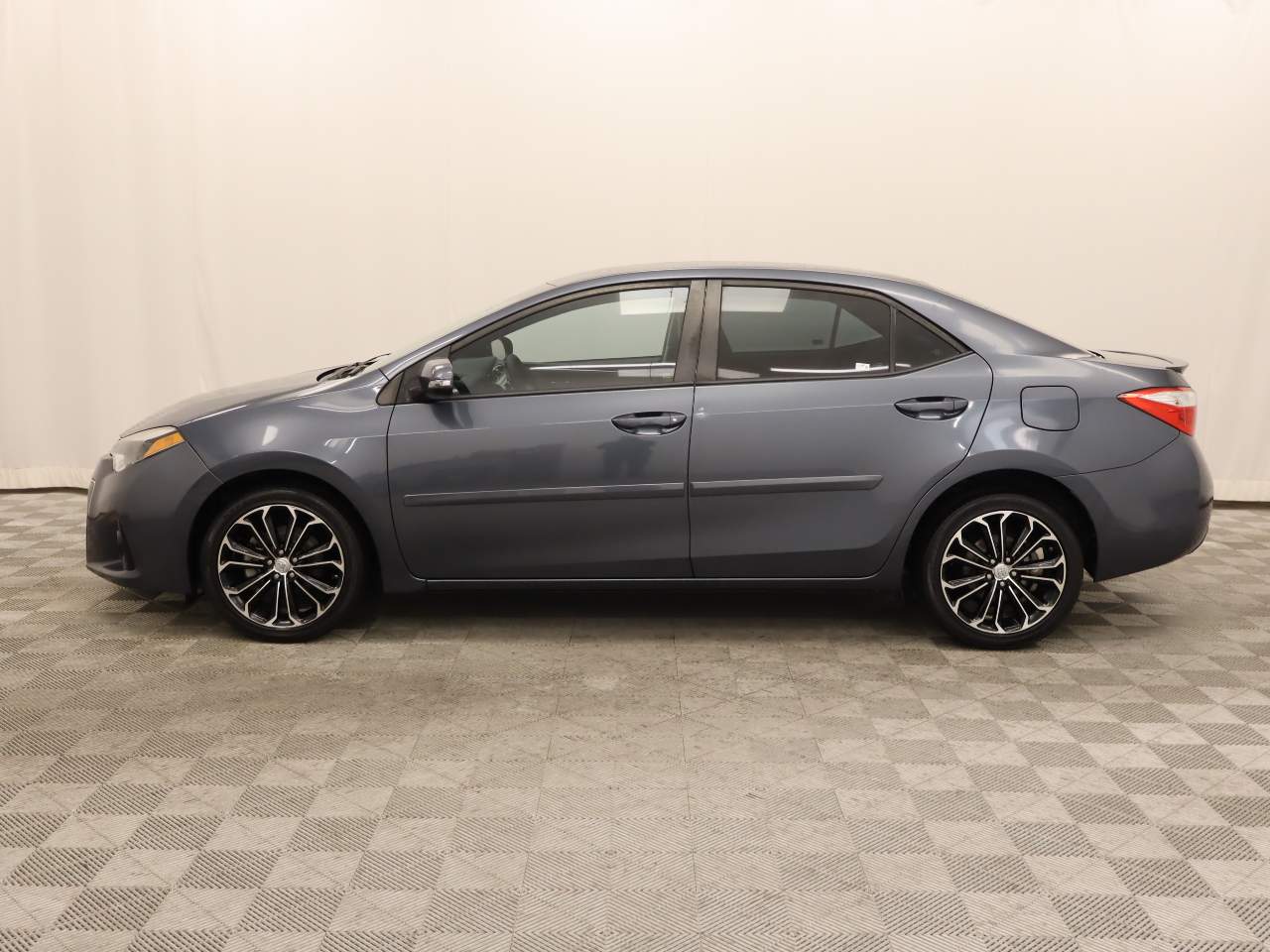 2016 Toyota Corolla S photo 2