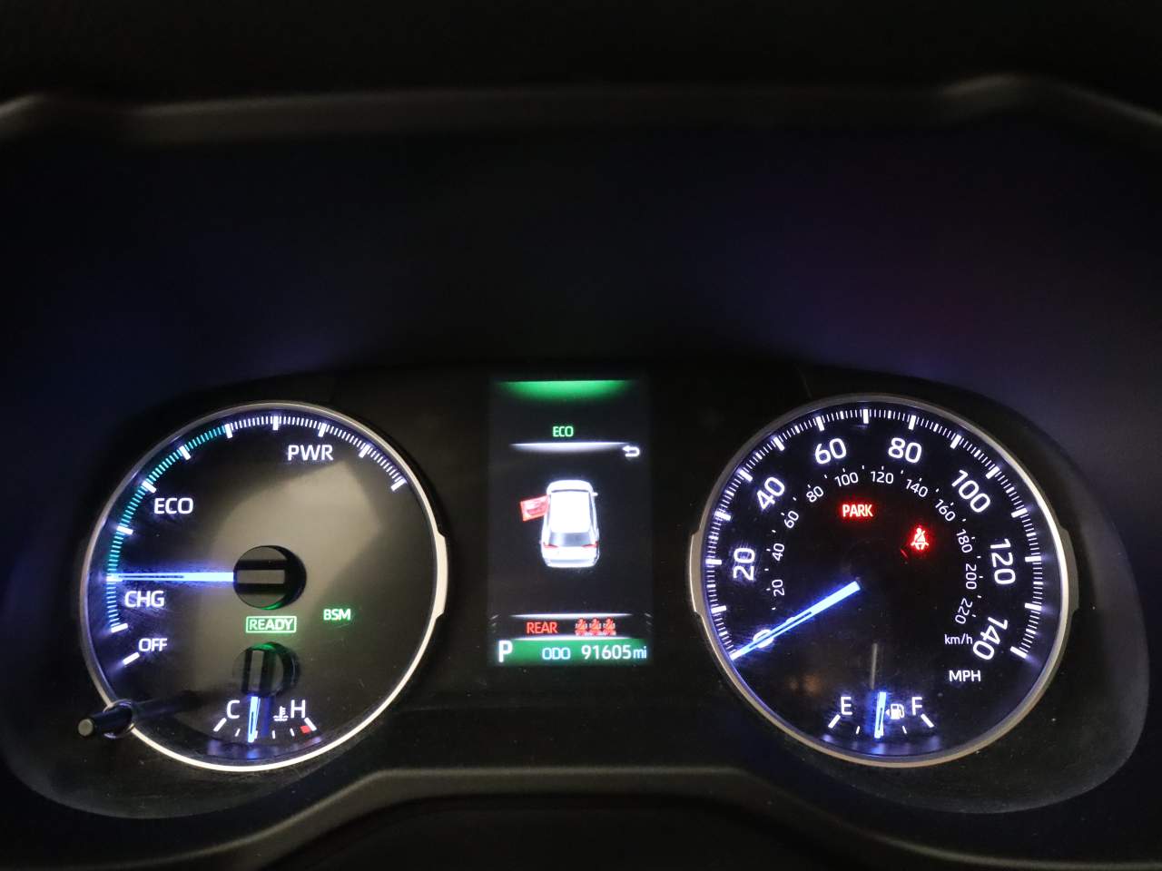 2020 Toyota RAV4 LE - Photo 4