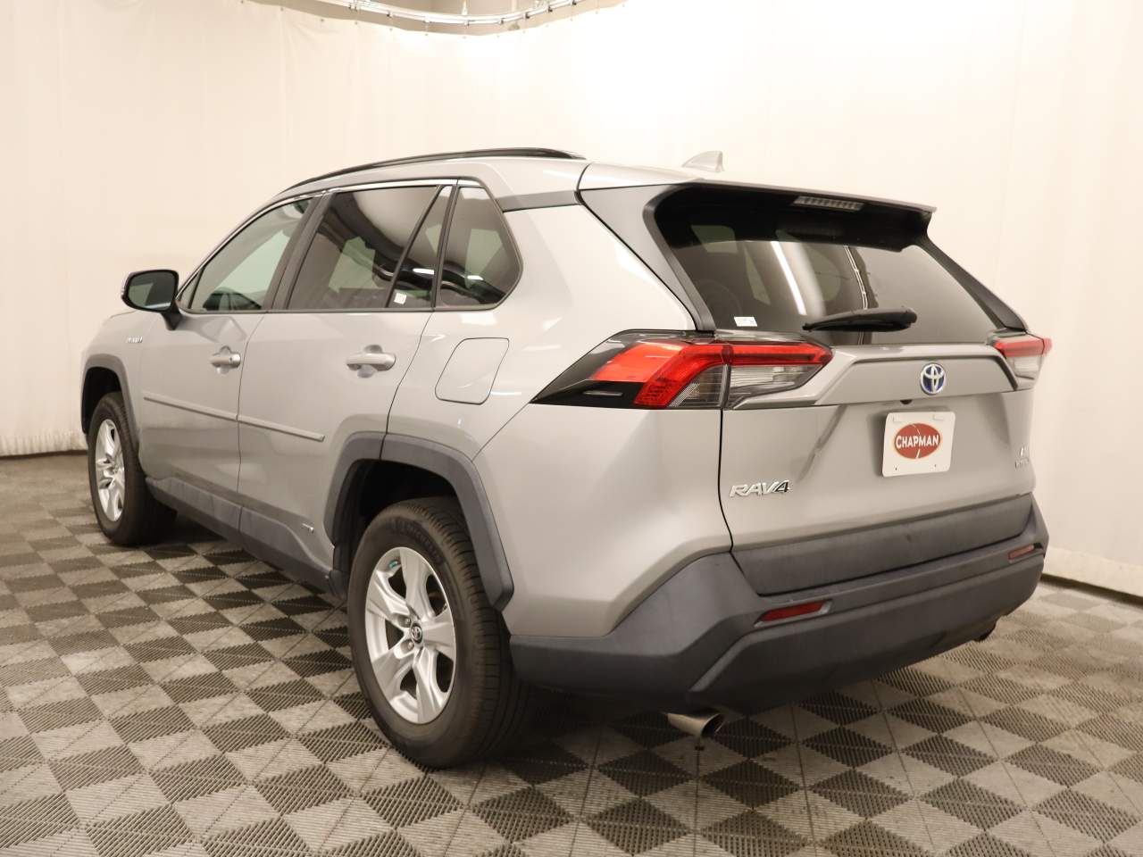 2020 Toyota RAV4 LE - Photo 3