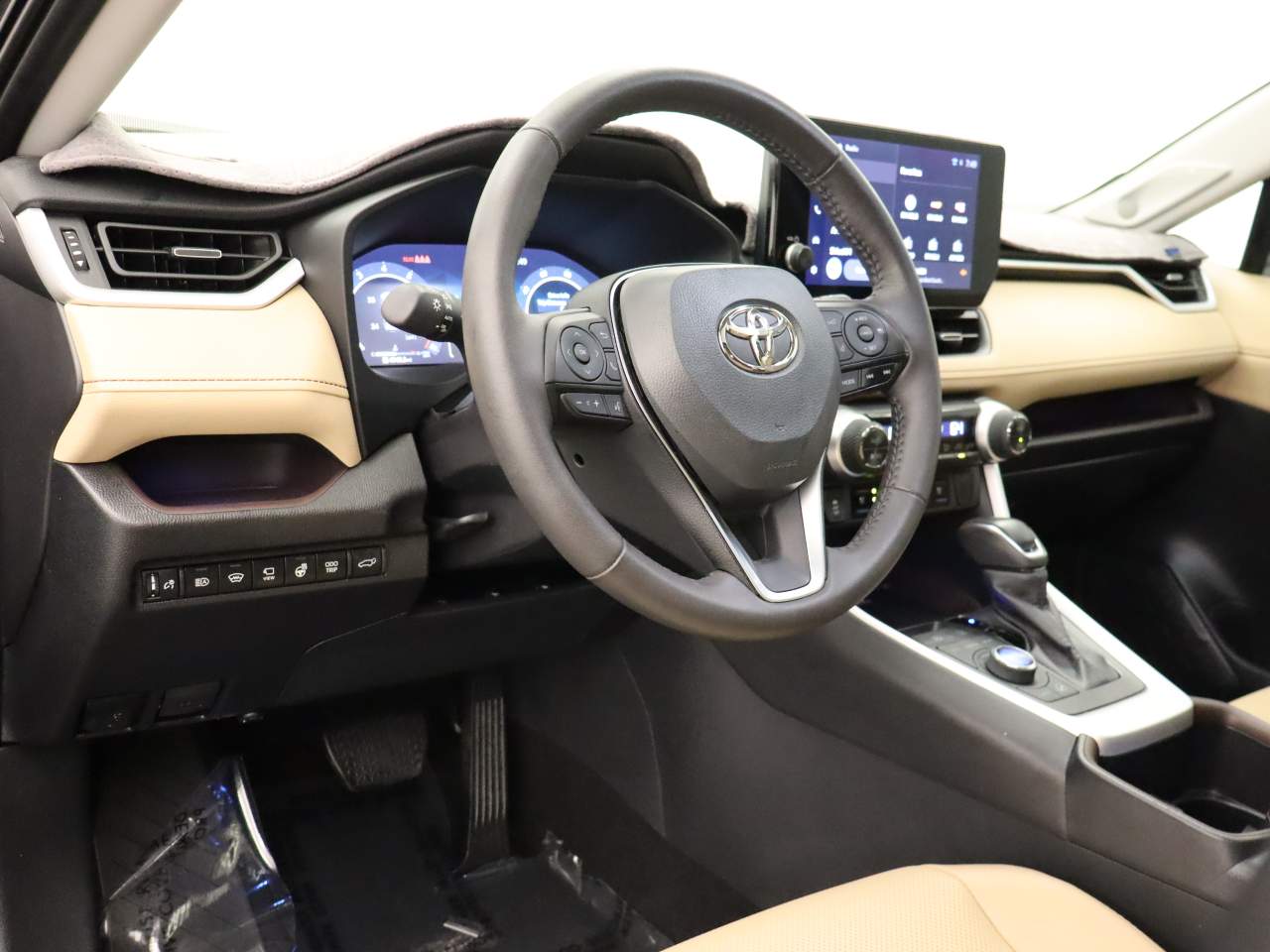 2025 Toyota RAV4 Limited - Photo 14