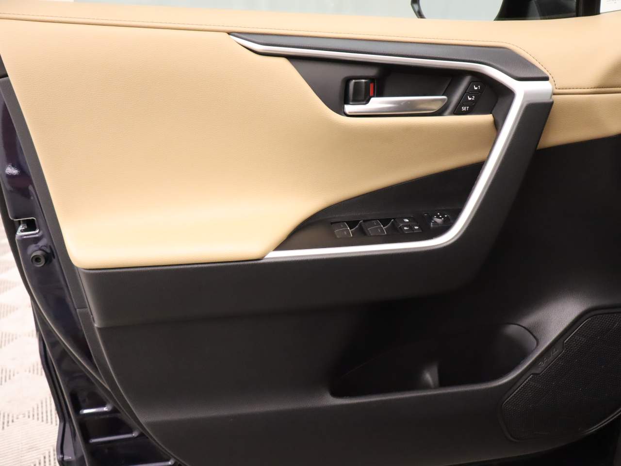 2025 Toyota RAV4 Limited - Photo 17
