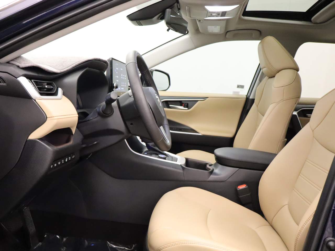 2025 Toyota RAV4 Limited - Photo 15