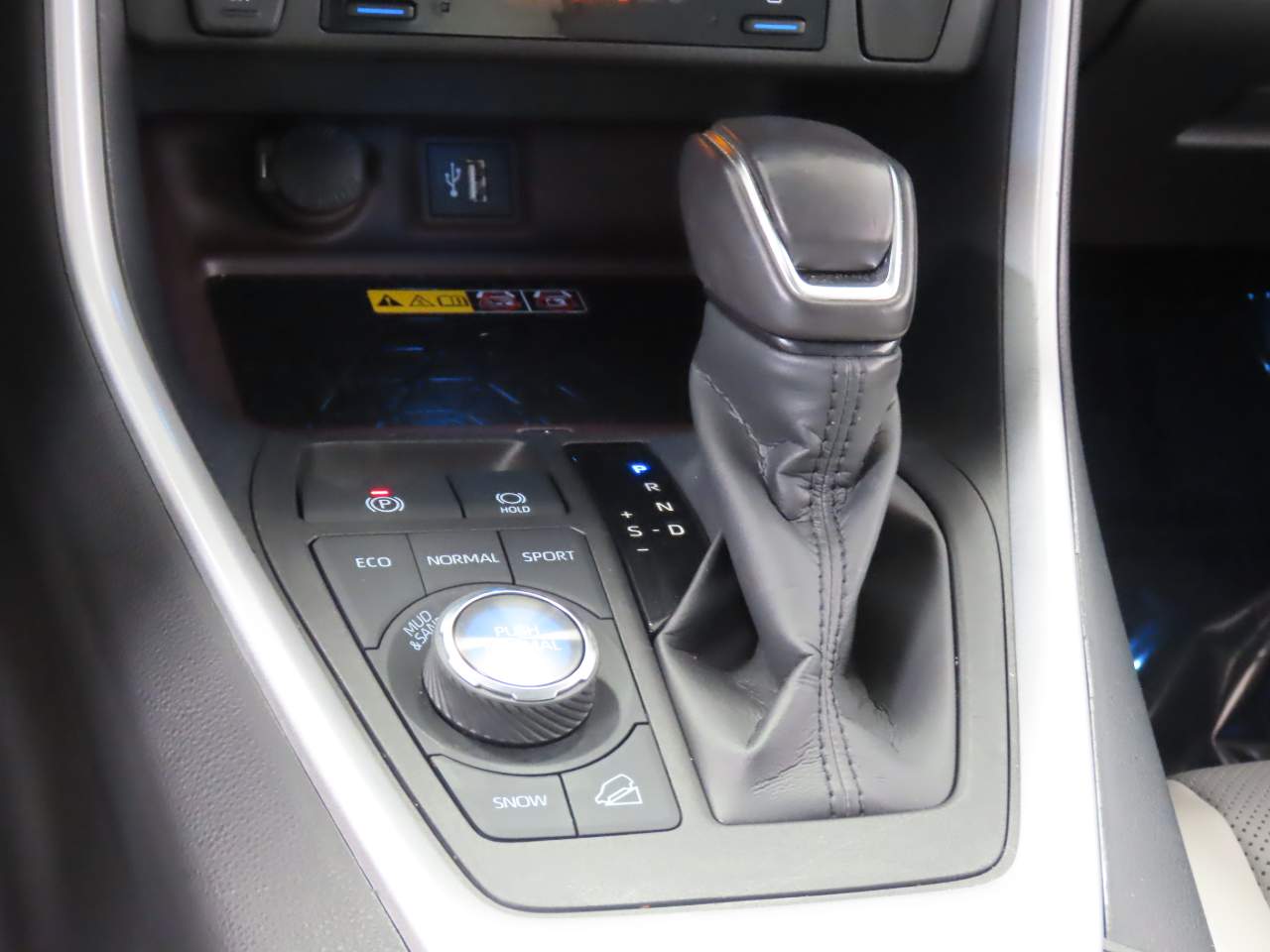 2023 Toyota RAV4 Limited - Photo 9