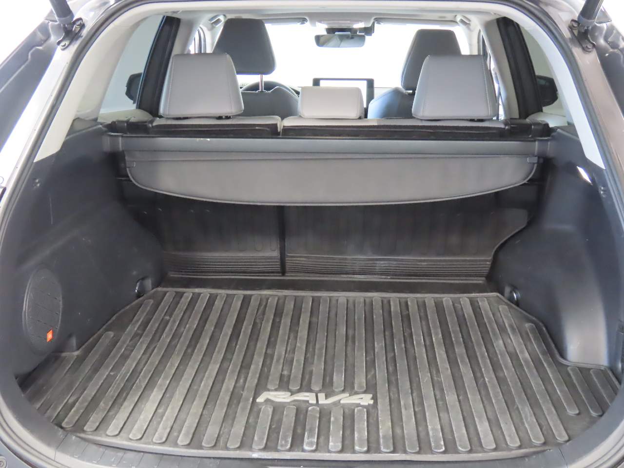 2023 Toyota RAV4 Limited - Photo 17