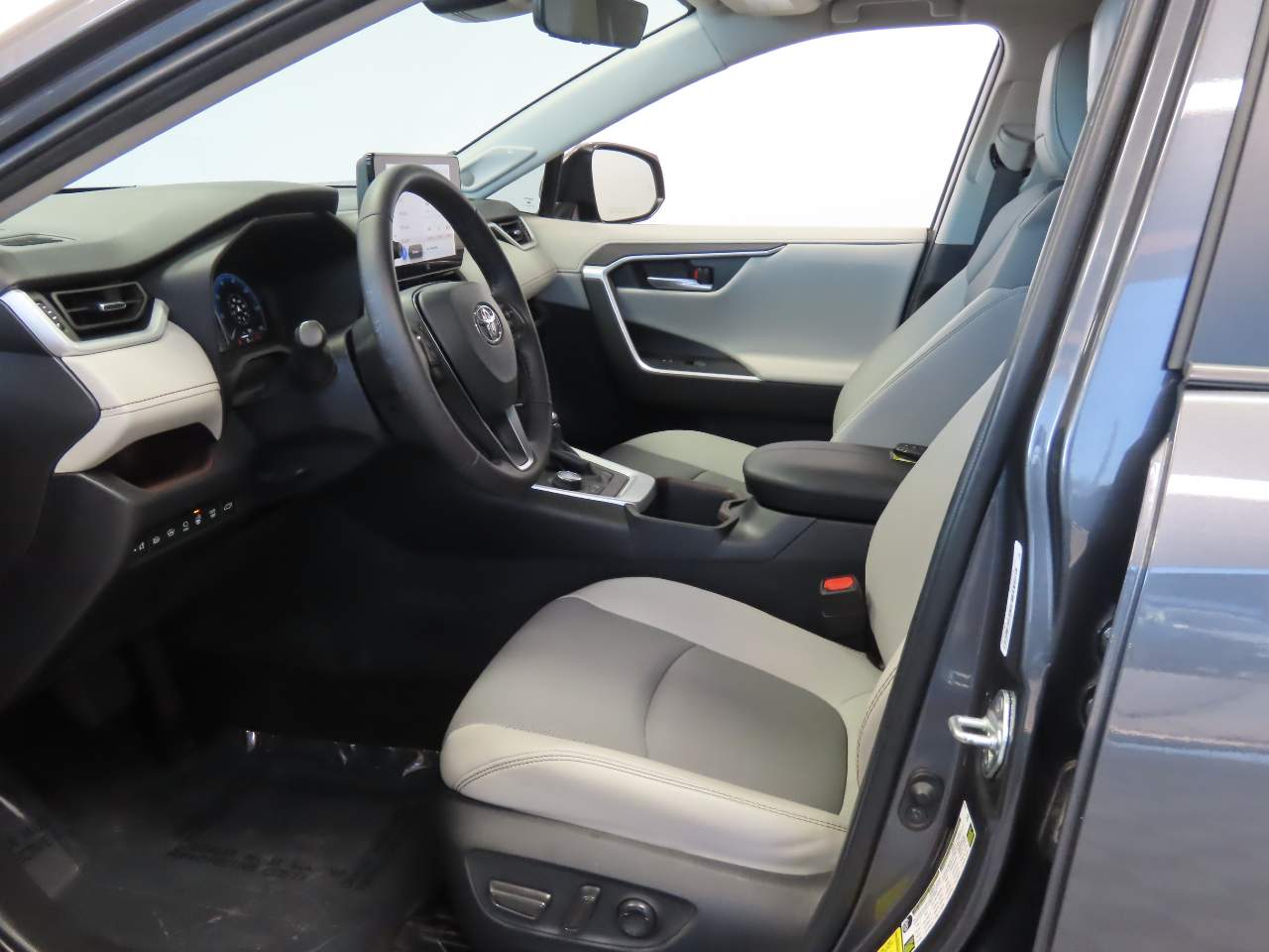 2023 Toyota RAV4 Limited - Photo 15