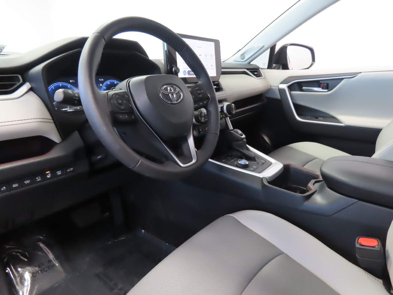 2023 Toyota RAV4 Limited - Photo 14