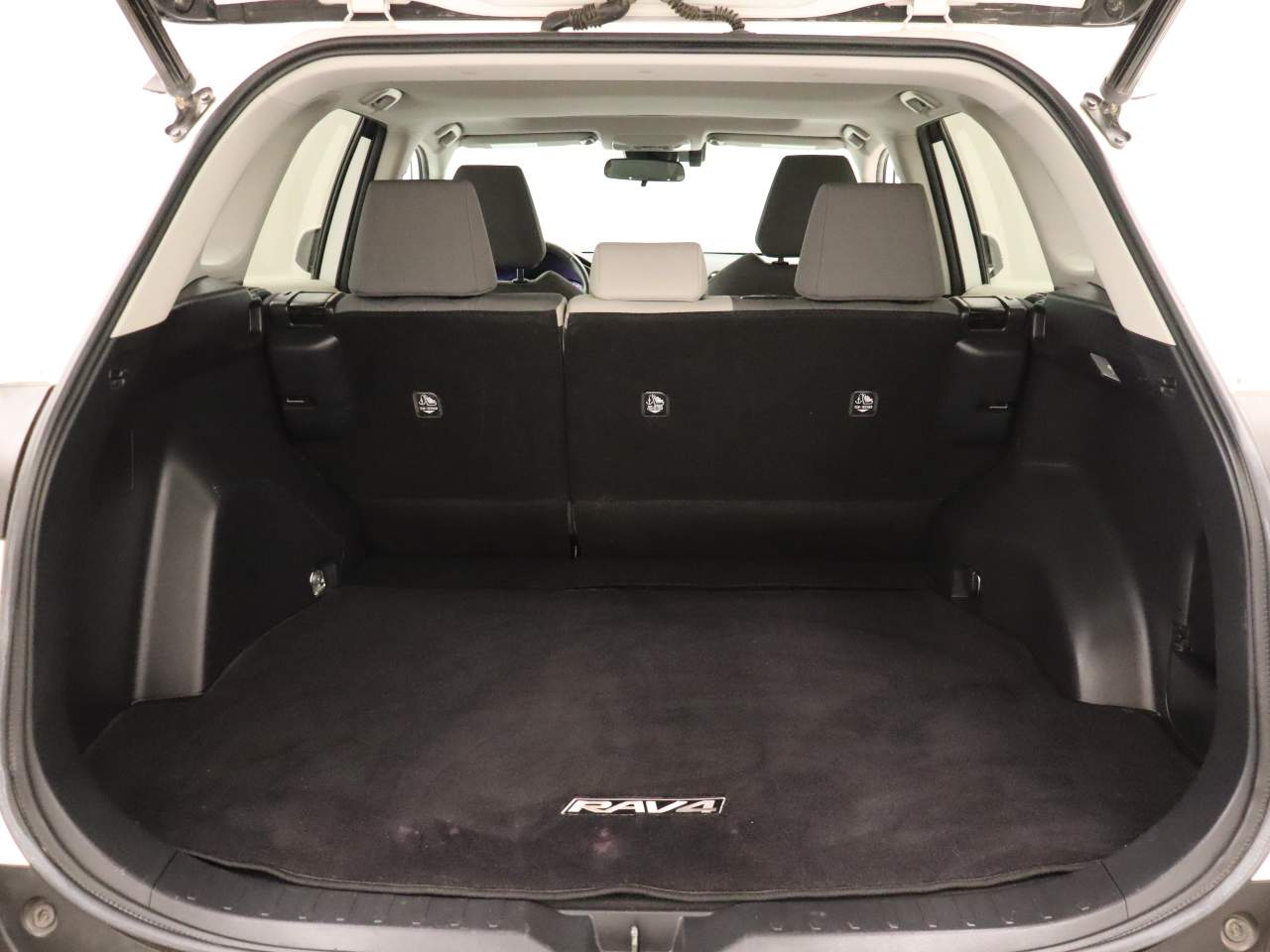 2021 Toyota RAV4 XLE - Photo 20
