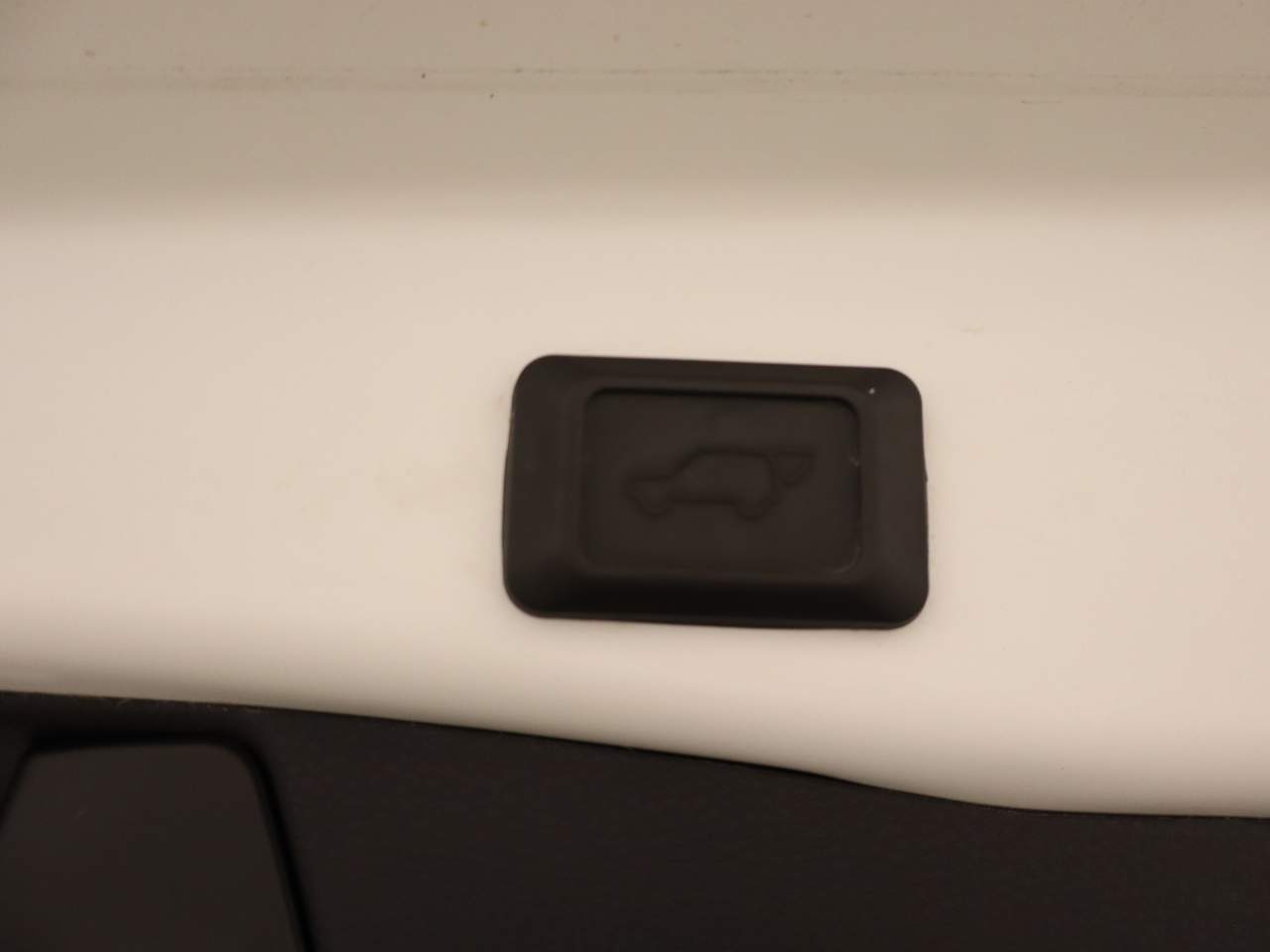 2021 Toyota RAV4 XLE - Photo 19