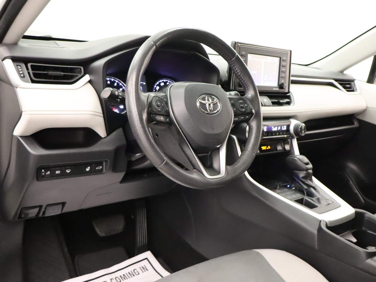 2021 Toyota RAV4 XLE - Photo 14