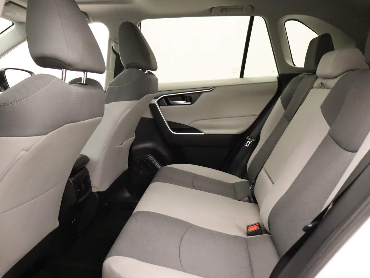 2021 Toyota RAV4 XLE - Photo 16