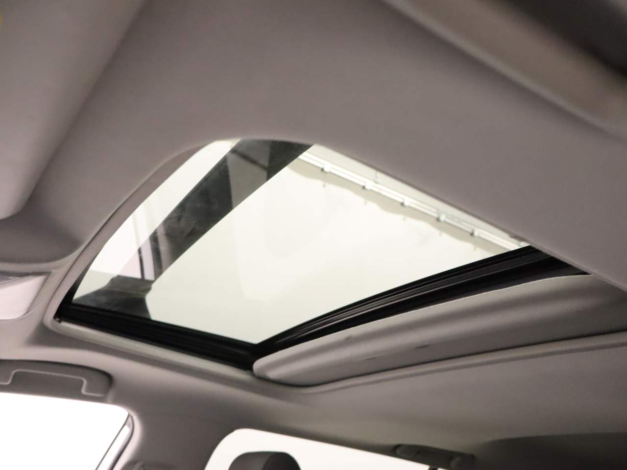 2021 Toyota RAV4 XLE - Photo 18