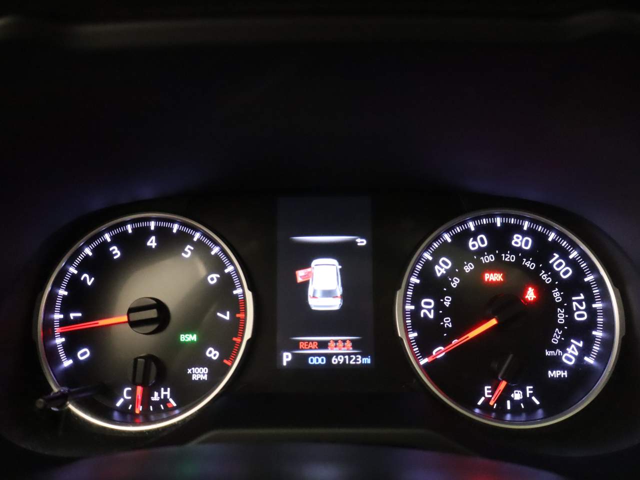 2021 Toyota RAV4 XLE - Photo 7
