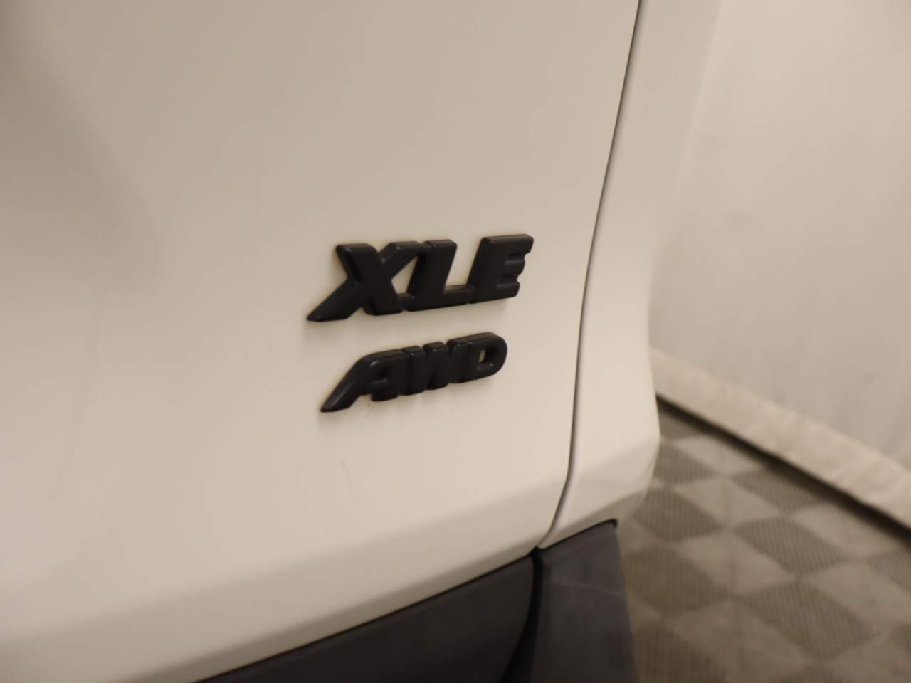 2021 Toyota RAV4 XLE - Photo 7