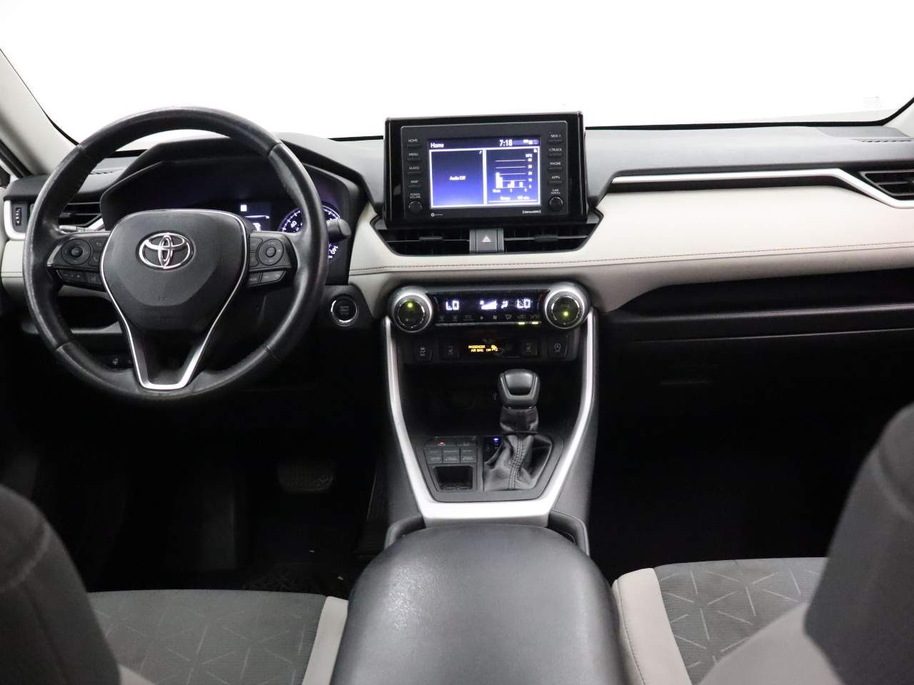 2021 Toyota RAV4 XLE - Photo 6
