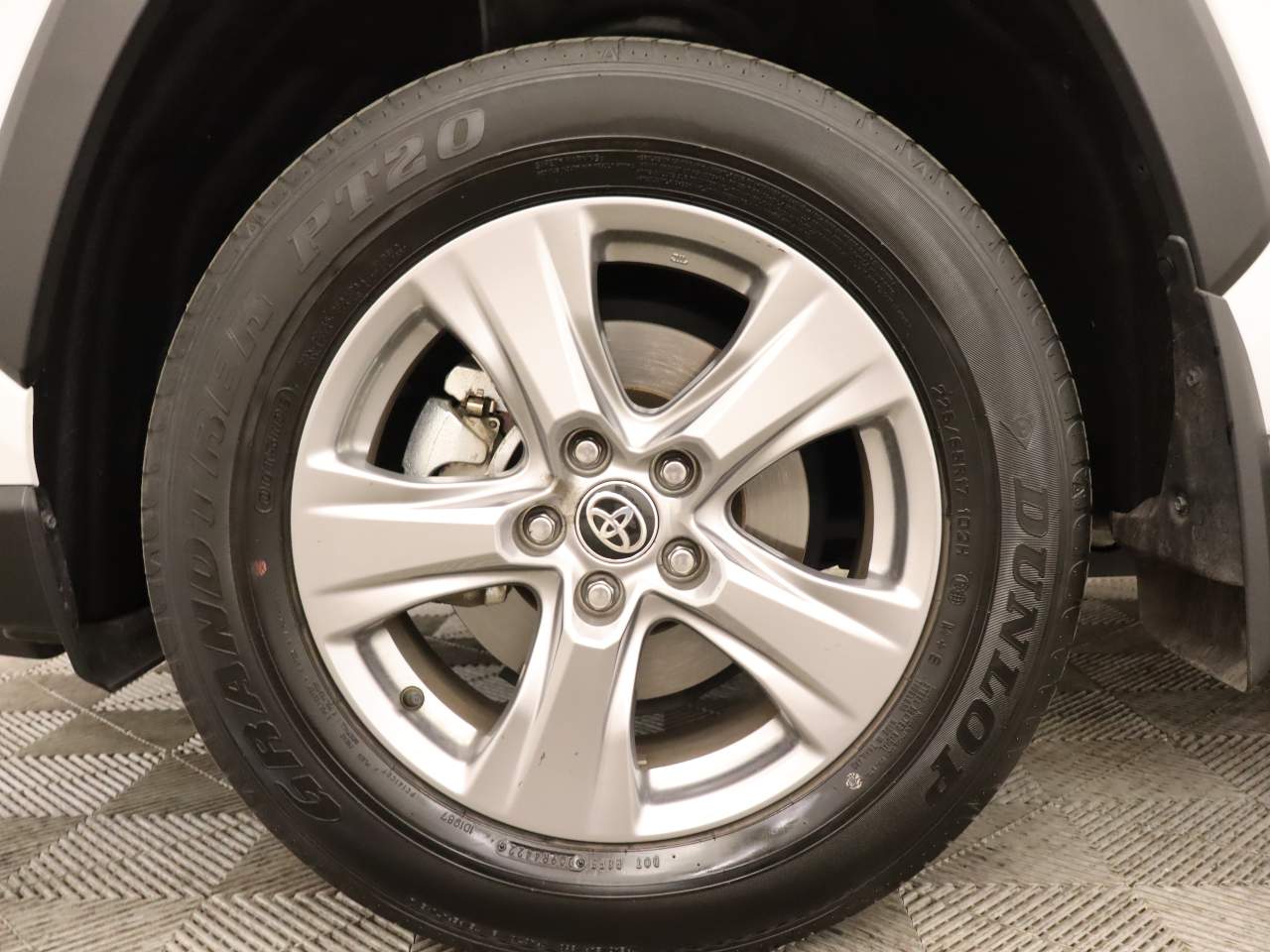 2023 Toyota RAV4 XLE - Photo 6