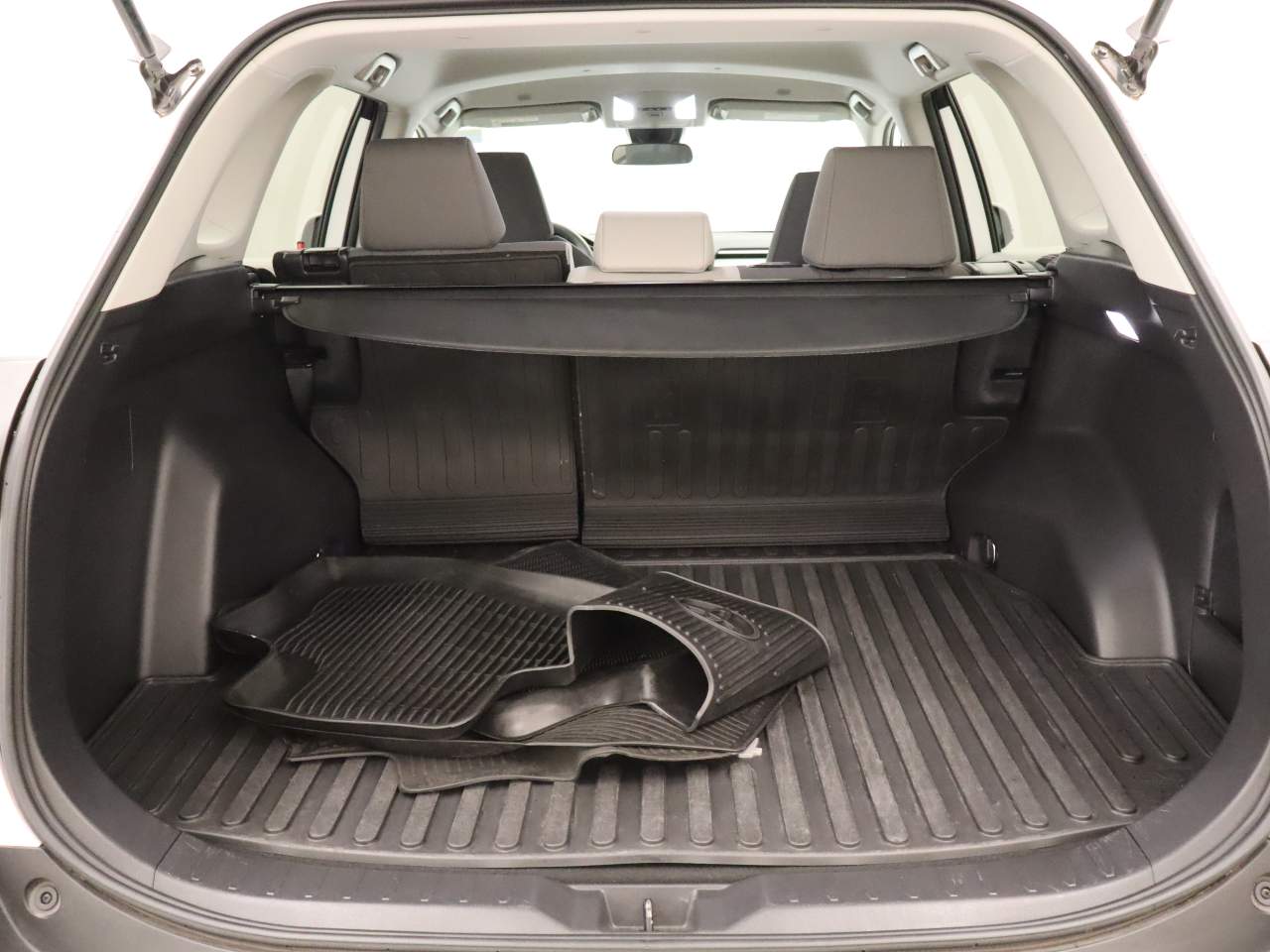 2023 Toyota RAV4 XLE - Photo 18