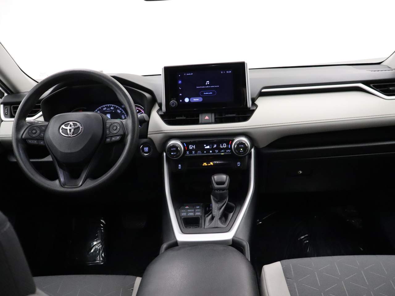 2023 Toyota RAV4 XLE - Photo 13