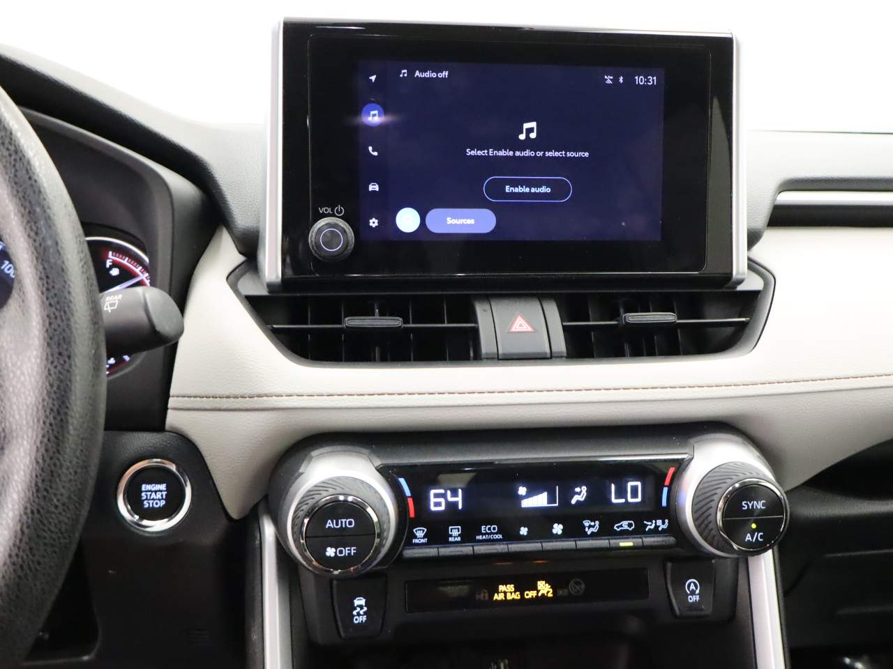 2023 Toyota RAV4 XLE - Photo 10
