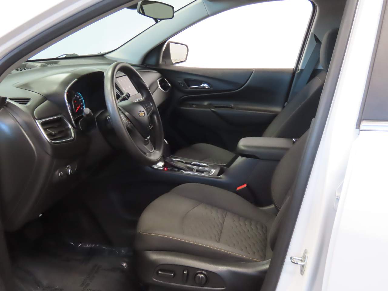 2021 Chevrolet Equinox LT - Photo 16