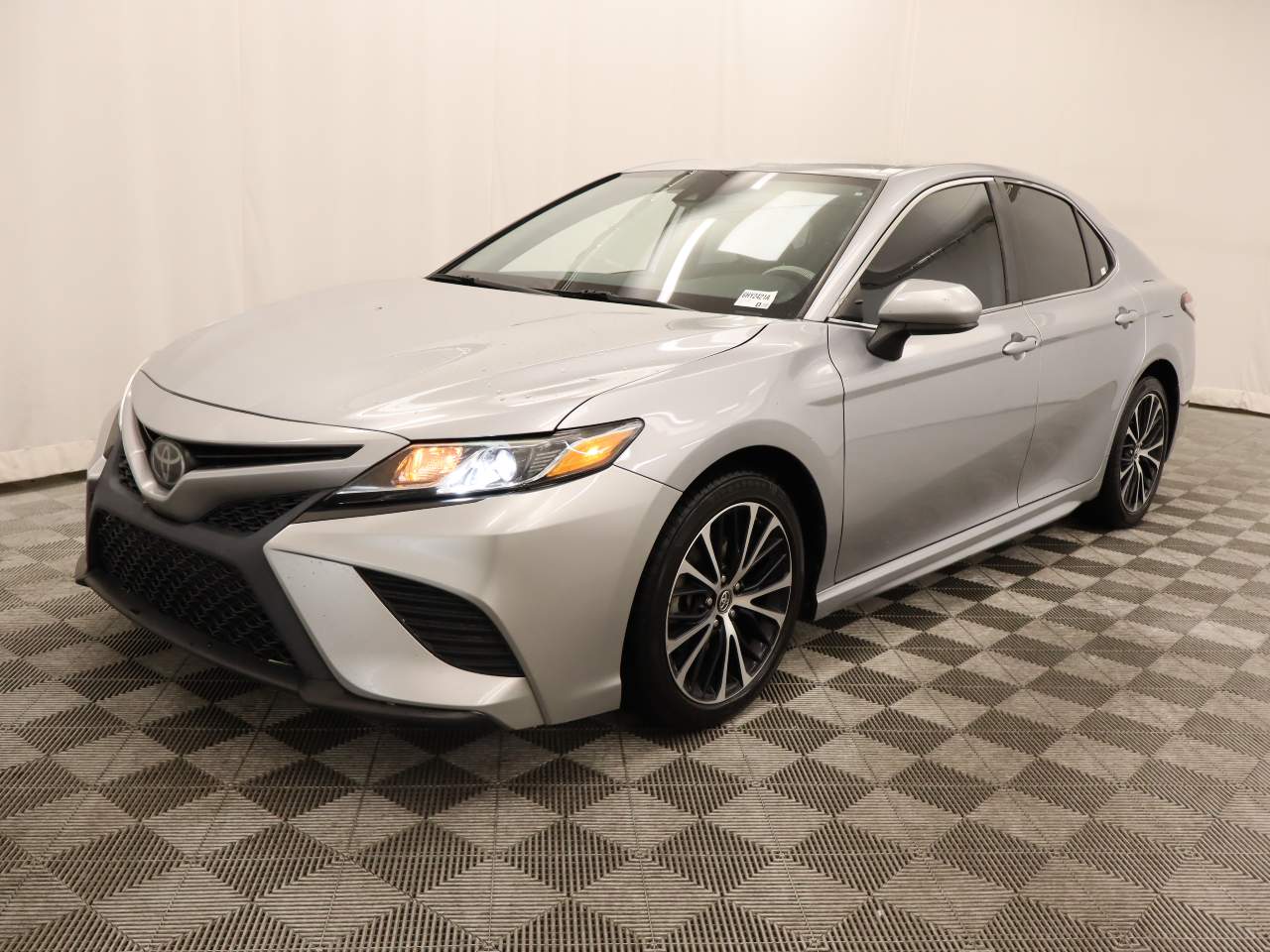 Celestial Silver Metallic 2019 Toyota Camry SE FWD Sedan Front-Wheel Drive 8-Speed Automatic