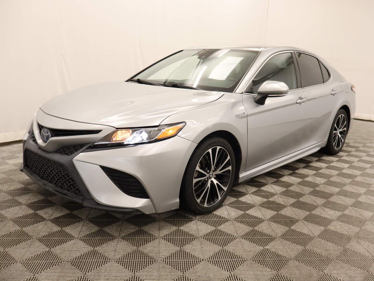 2020 Toyota Camry Hybrid SE