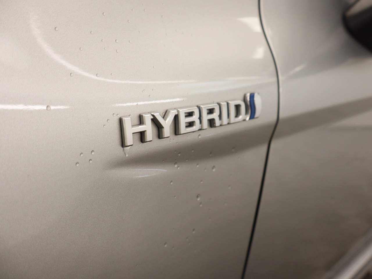 2020 Toyota Camry Hybrid SE