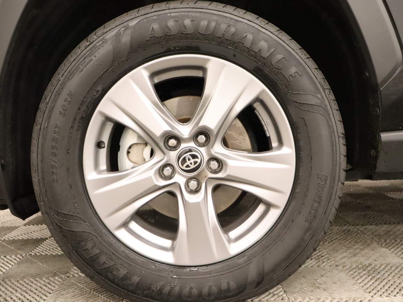 2025 Toyota RAV4 LE - Photo 6