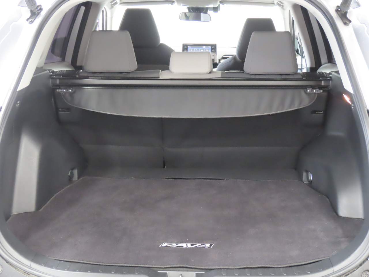 2021 Toyota RAV4 XLE - Photo 16