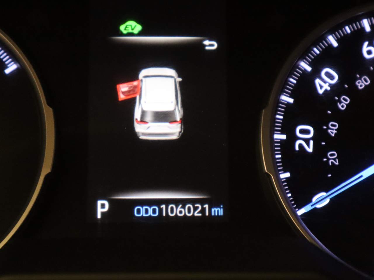 2021 Toyota RAV4 XLE - Photo 8
