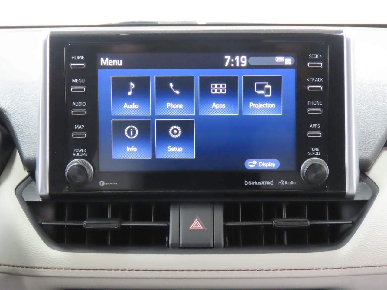2021 Toyota RAV4 XLE - Photo 10
