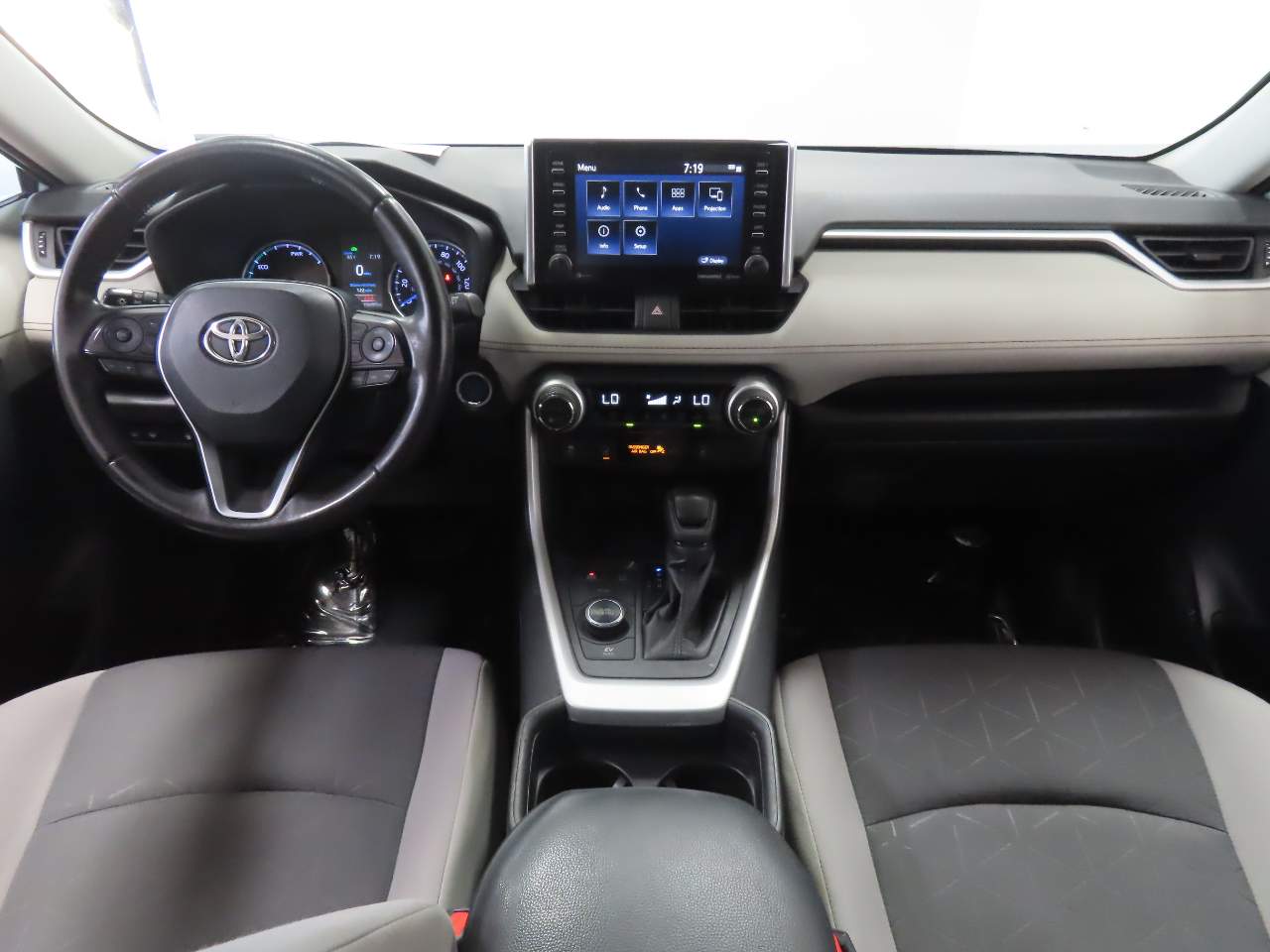 2021 Toyota RAV4 XLE - Photo 12