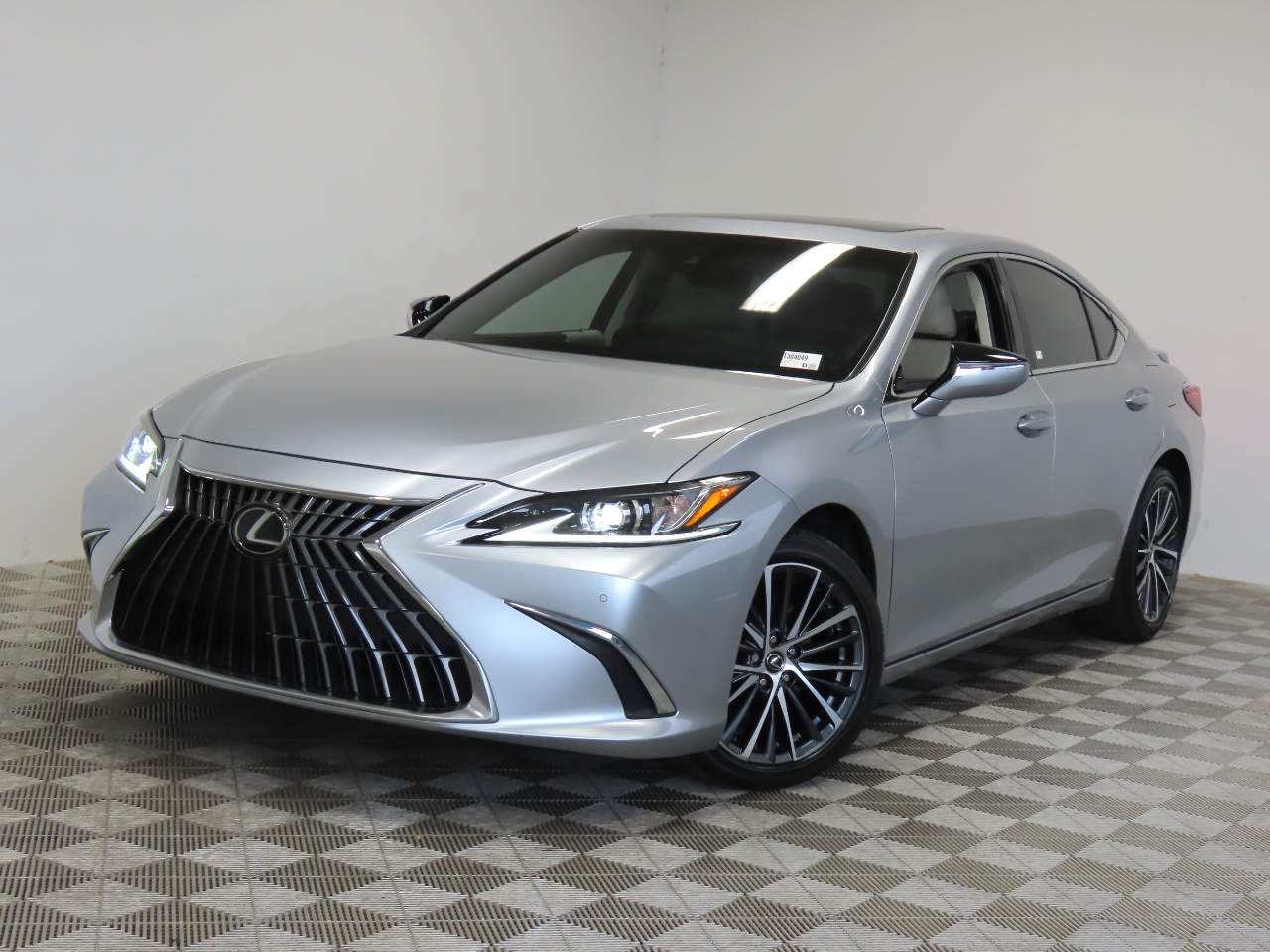 2025 Lexus ES 300h  