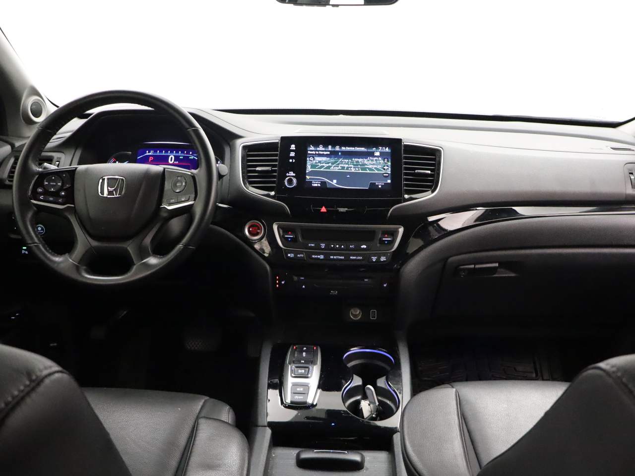 2022 Honda Pilot Touring w/Rear Captain's Chairs