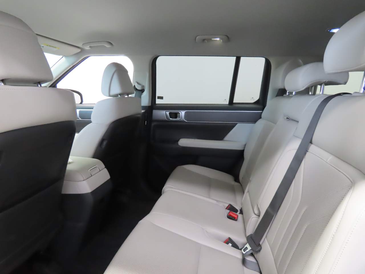 2025 Hyundai Santa Fe SEL - Photo 17