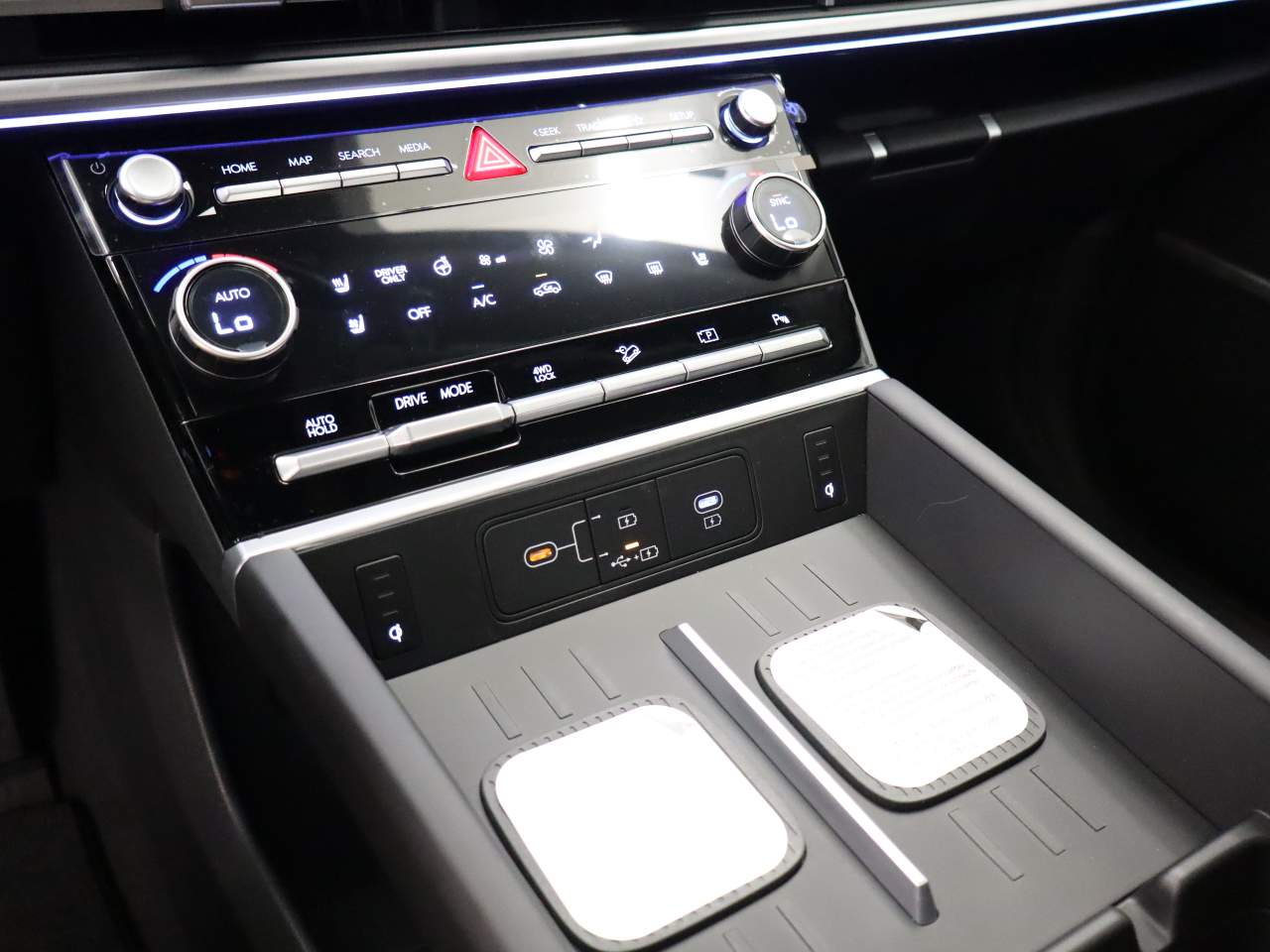 2026 Hyundai Santa Fe Limited - Photo 9