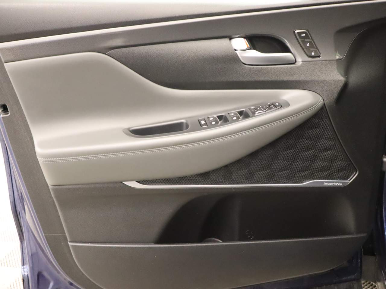 2022 Hyundai Santa Fe Limited - Photo 17