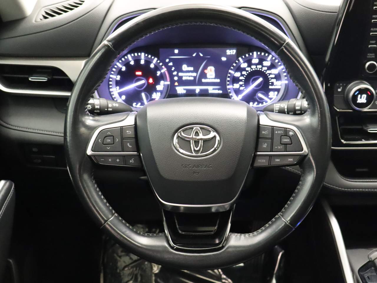 2021 Toyota Highlander XLE - Photo 13